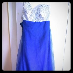 Gorgeous floor-length royal blue gown